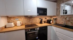 Boxford Lodge - Serviced Apartment in Bracknell, near Ascot & Windsor, Free Parking - Image 4