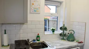 Cosy 2-Bed Home Near St Helens Centre - Free WiFi - Image 4