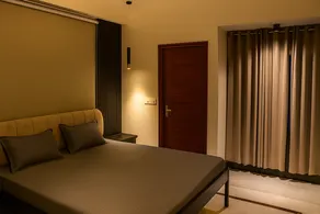 Regal Retreat - Image 4