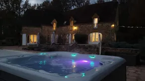 Secluded Chateau with hot tub & epic infinity pool - Image 3