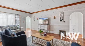 Elegant Historic Home in Modernized Area - Image 2