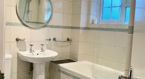 1-Bedroom Apartment in Balham with Free Parking - near Tube Station - Image 2