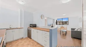South Perth Gem Minutes to City & Foreshore - Image 3