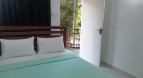 Shady transit hotel - Image 2