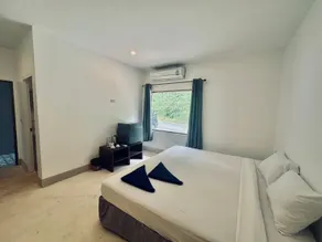 Kohchang stayin premium hotel in beach street market - Image 2