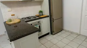 2Bedrooms, 2-bath, 1 Garage Apartment - Image 3