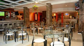 La Posh Hotel - Image 5