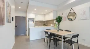 1Bedroom and Study Apt in Homebush Sleeps 5 - Image 5