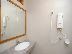 Sukkasem Hotel - Image 2