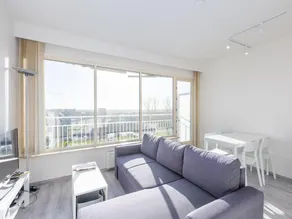 Modern, renovated studio with open views. - Image 2