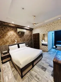 Hotel Aurum Mansarovar - Image 2