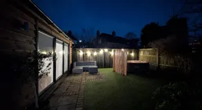 Stylish central Horsham residence with parking and hot tub - Image 4