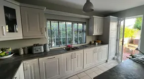 Entire Home with Hot Tub - Image 4