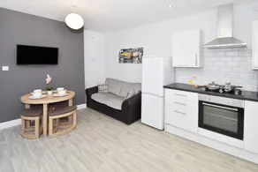 Townhouse @ 272 Walthall Street Crewe - Image 5