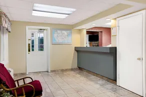 Super 8 By Wyndham Charlotte Downtown Area - Image 5