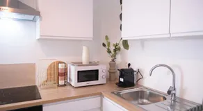 Appartement charmant au centre-ville, proche de l'aéroport - Image 4