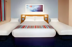 Travelodge Doncaster - Image 5