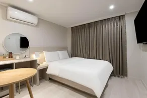 Hotel Picasso - Image 2