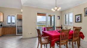 Spacious & Charming Apartment 128 m2 with Sea View - Image 2