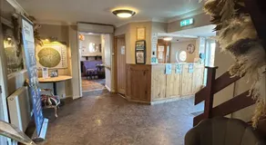 Twin Oaks Hotel - Image 3