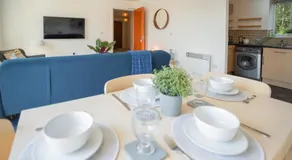 Stylish Apartment with Private Parking - Image 3