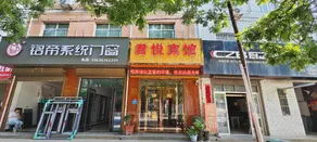 Grand Hyatt Hotel - Image 2