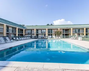 Days Inn by Wyndham Hinesville Near Fort Stewart, Newly Renovated, Free Hot Breakfast, Restaurant and Bar - Image 2