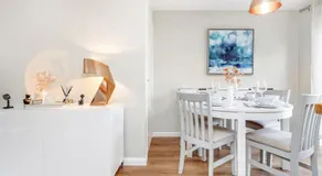 Stylish 3 Bed Sunningdale Center - Parking - LONG STAY discount - Image 4