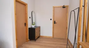 Near Hull Royal Infirmary Amber Serviced Rooms Self Check-In and Shared Kitchen - Image 4