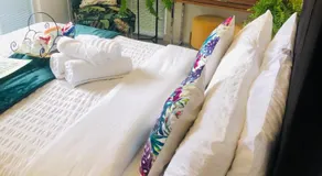 MeeZee Pearl Double Bed Lodge With Free Parking - Image 2