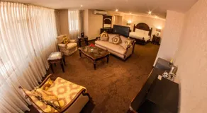 ROLES Hotel - Image 2
