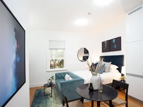 Chic and Characterful Studio Apartment - Image 2