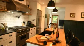 Farmhouse Lodge - Image 3