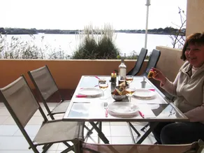 Charmant appartement avec barbecue, terrasse et piscine | Vue lac | Avec animaux autorisés - Image 4