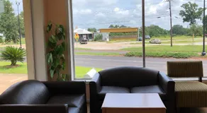 Deluxe Inn - Image 3