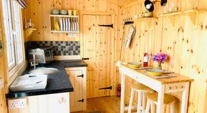 Woodhead Shepherds Hut - Sleeps 2 - Parking - Image 3