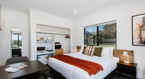 Grevillea Suite - A Serene Haven for Couples - Image 2