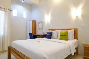 Urbanview Hotel Wayan Mansion - Image 2