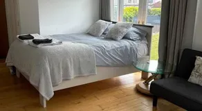 Lovely studio annex in Lilliput near Sandbanks - Image 2