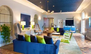 Blue Moon Hotel - Image 2