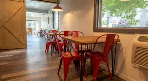 The Junction Hotel and Hostel - Image 4