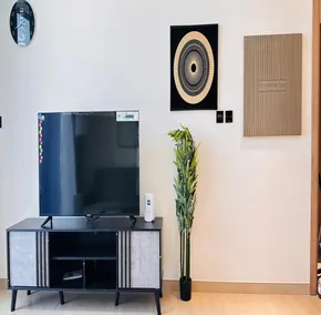 OYO HOME 1386 Premium One Bedroom Apartments - Image 5