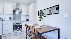 2bed 2bath In - Next To Station For 6 Free Parking - Image 3