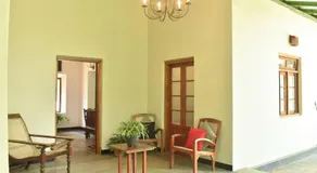 Charming & historical 3-Bed Bungalow in Hikkaduwa - Image 2