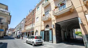 GuestHost - Boscoreale Vanilla Flats Free Parking - Image 3