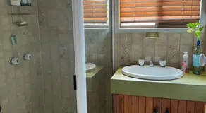 Chesterfield Farm Stay - Private Room - Image 2