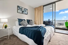 Brisbane Break Panoramic River Views Free Parking - Image 2