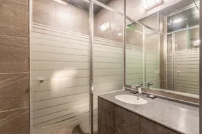 Urban-Est Hotel - Image 2