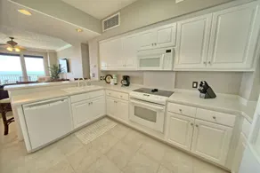 Stylish Oceanfront Condo with Beach and Picnic Area Access - Unit 1706 by RedAwning - Image 4