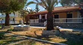 Sea Whispers Beach House - Image 5